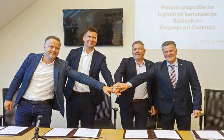 Podpis pogodbe kanalizacija Selšček  Foto Tine Šubic 26